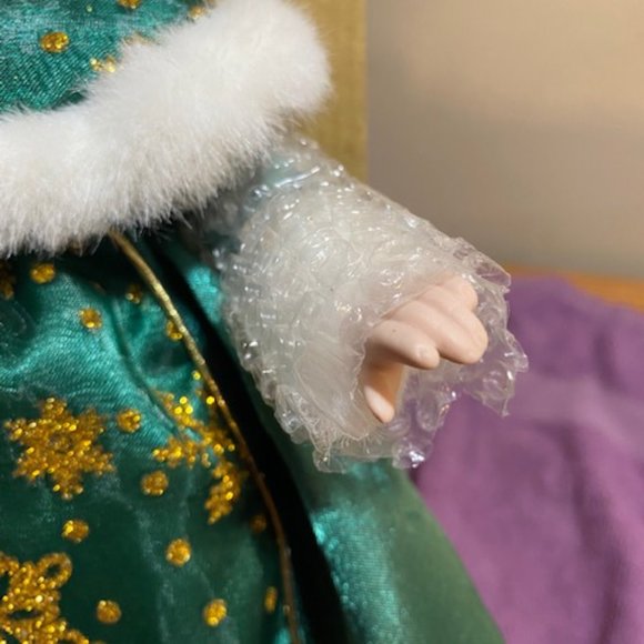 "JADE" Special Memories Holiday Porcelain Doll AVON - Picture 9 of 16